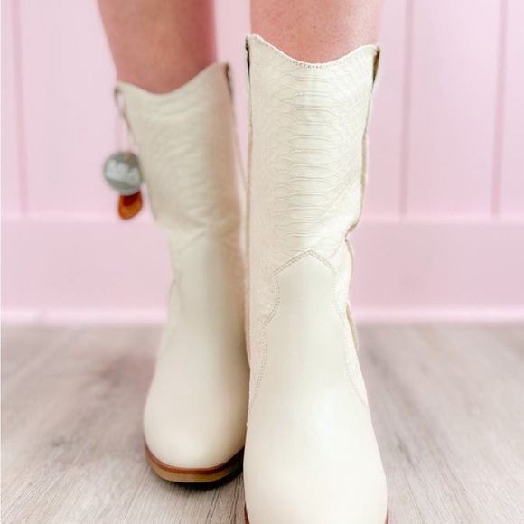 MIA Raylyn faux snake skin detail boots with western stitching - Picture 2 of 8